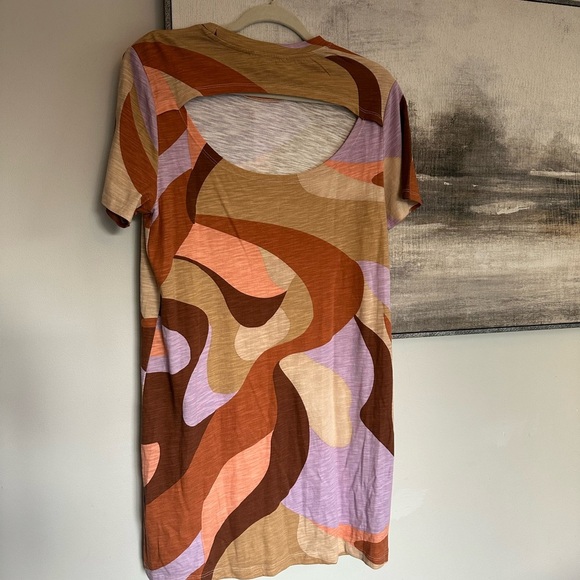 NWT Sanctuary Reveal T-Shirt Dress Cityscape Back Cut Out Cap Slv SZ M Organic - Picture 5 of 6